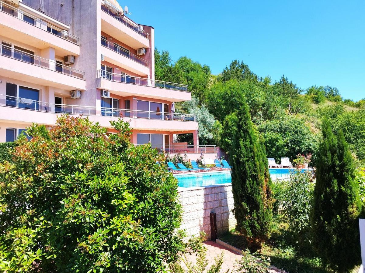 Green, Quiet And Beautiful 1 Apartment Kavarna Exterior photo