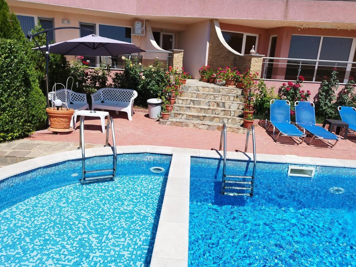 Green, Quiet And Beautiful 1 Apartment Kavarna Exterior photo