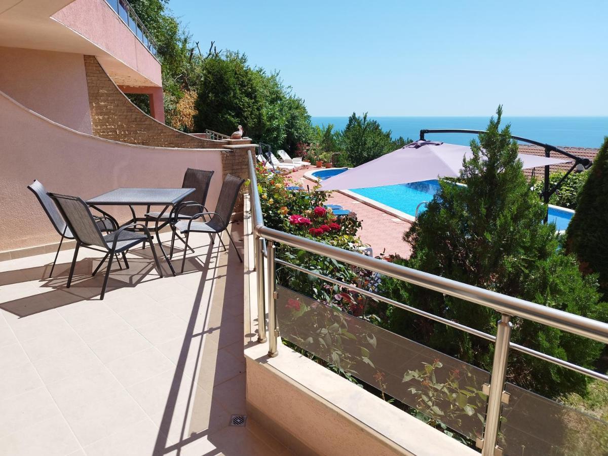 Green, Quiet And Beautiful 1 Apartment Kavarna Exterior photo