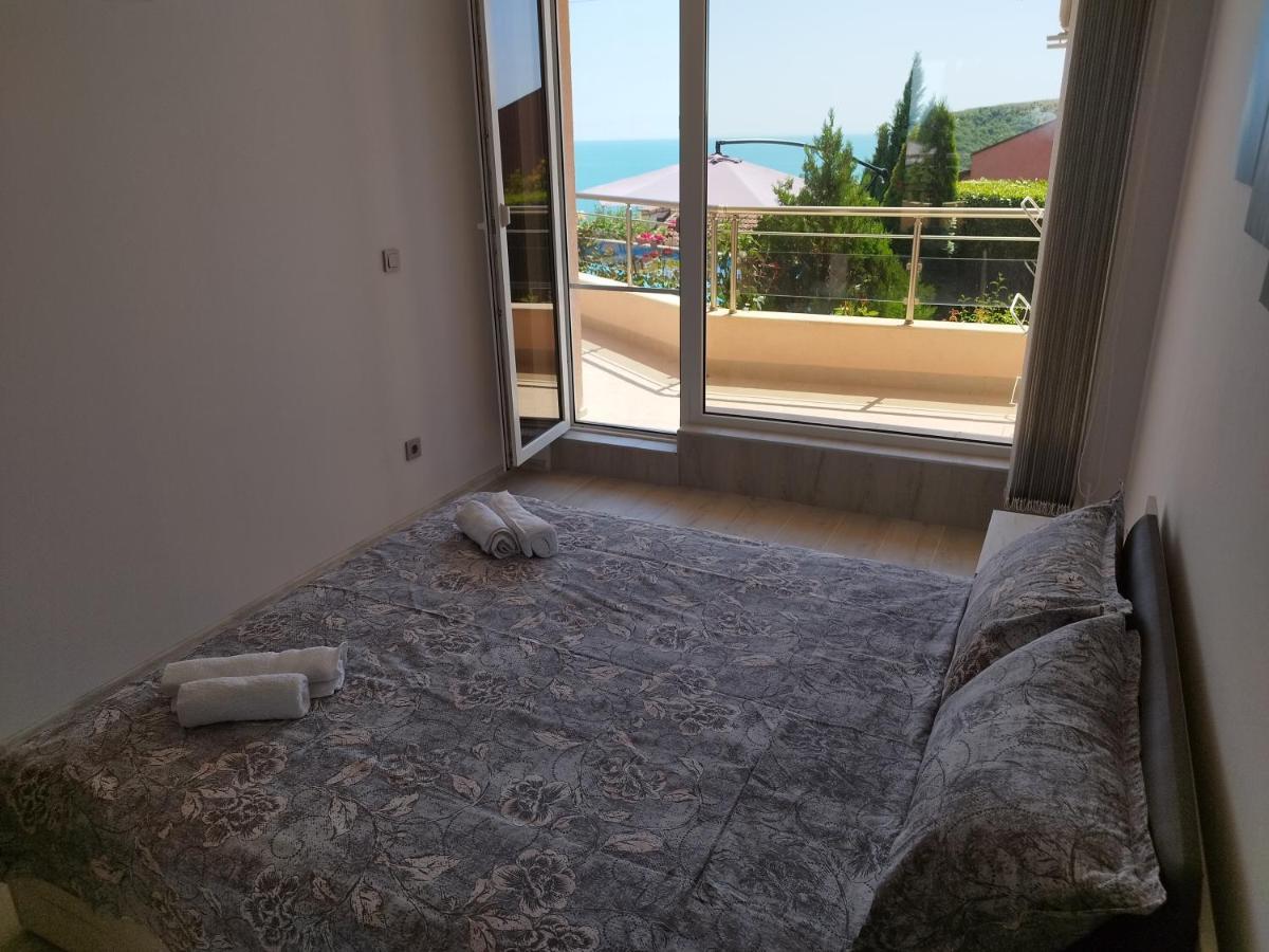 Green, Quiet And Beautiful 1 Apartment Kavarna Exterior photo