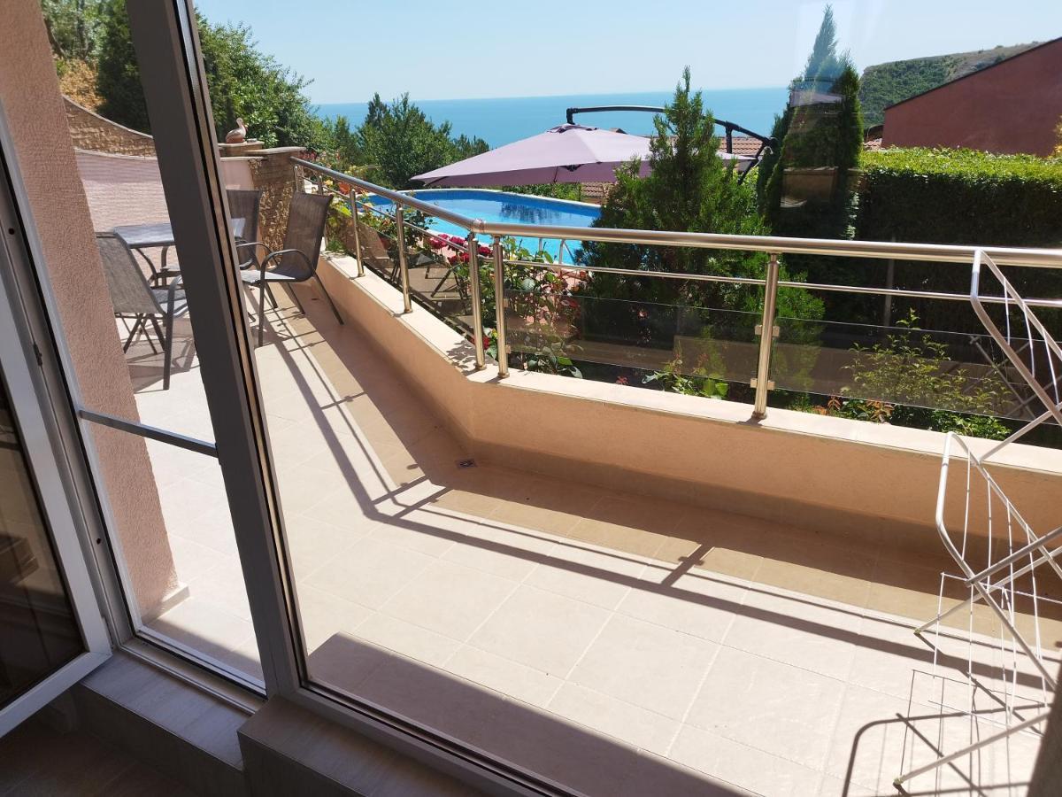 Green, Quiet And Beautiful 1 Apartment Kavarna Exterior photo